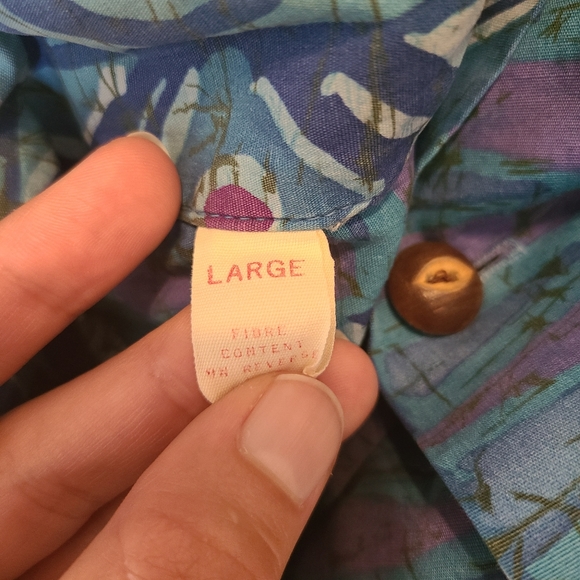 《Vintage multi print hawaiian top》 - Picture 13 of 14